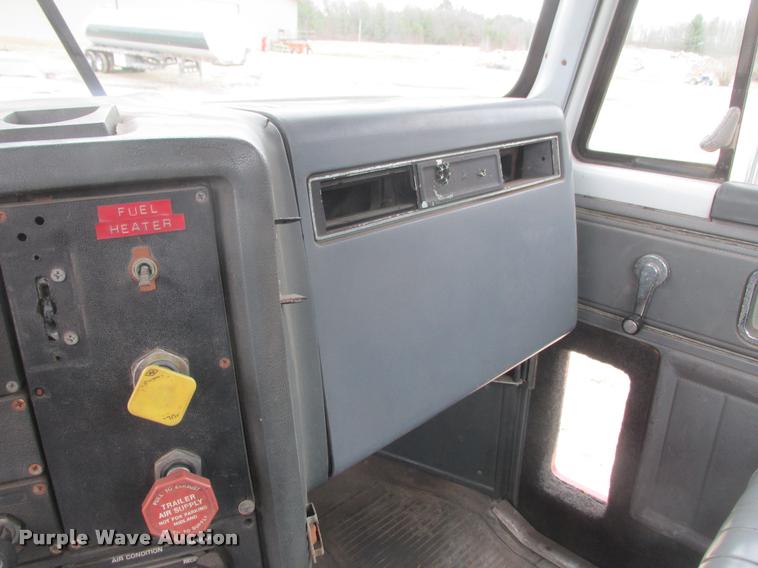 image for item K6155 1983 GMC General semi truck