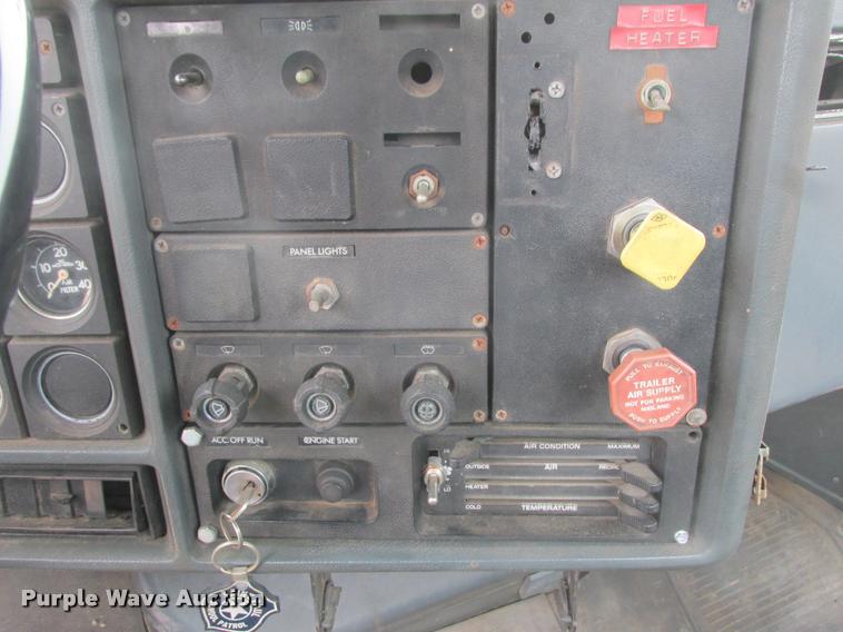 image for item K6155 1983 GMC General semi truck