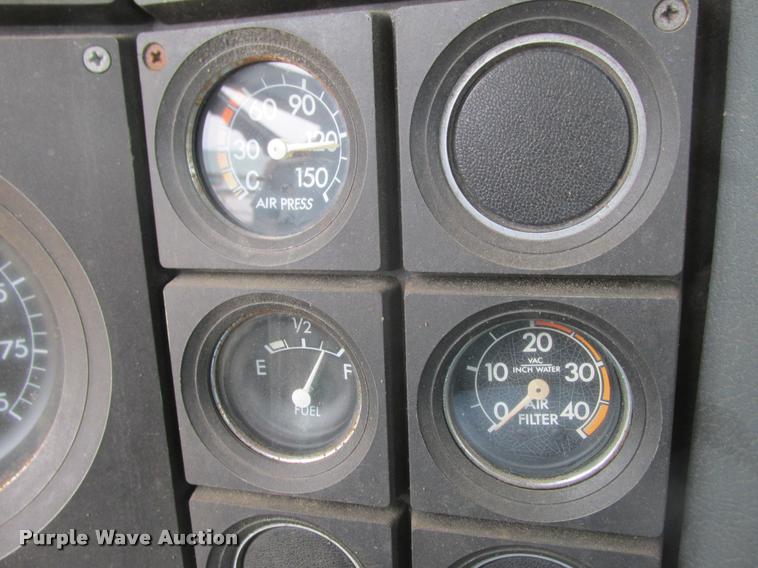 image for item K6155 1983 GMC General semi truck