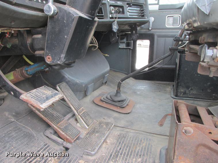 image for item K6155 1983 GMC General semi truck