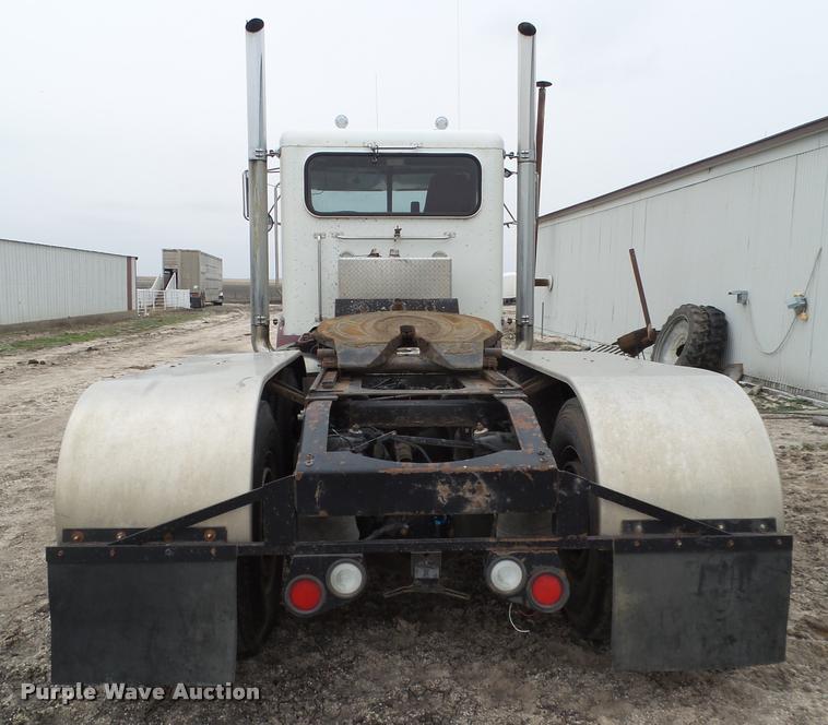image for item L1537 1996 Peterbilt 378 semi truck