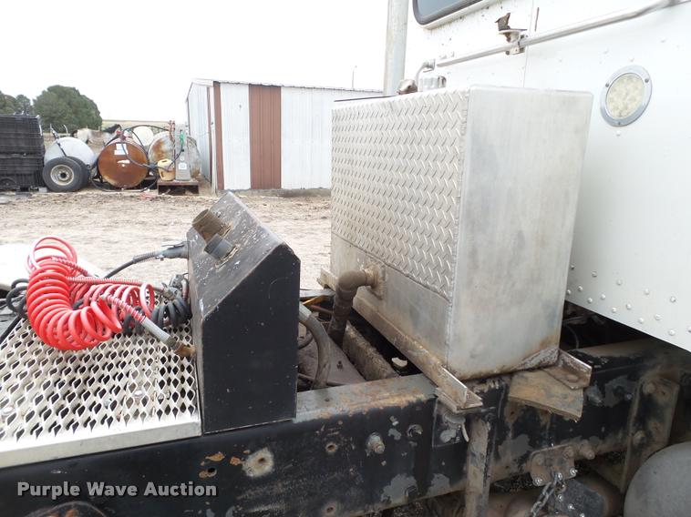 image for item L1537 1996 Peterbilt 378 semi truck