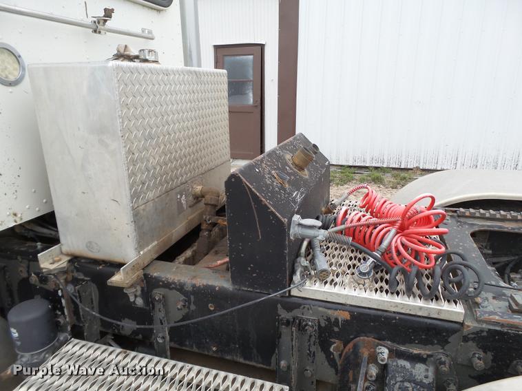 image for item L1537 1996 Peterbilt 378 semi truck