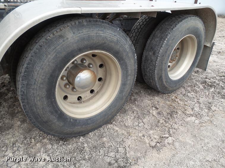 image for item L1537 1996 Peterbilt 378 semi truck