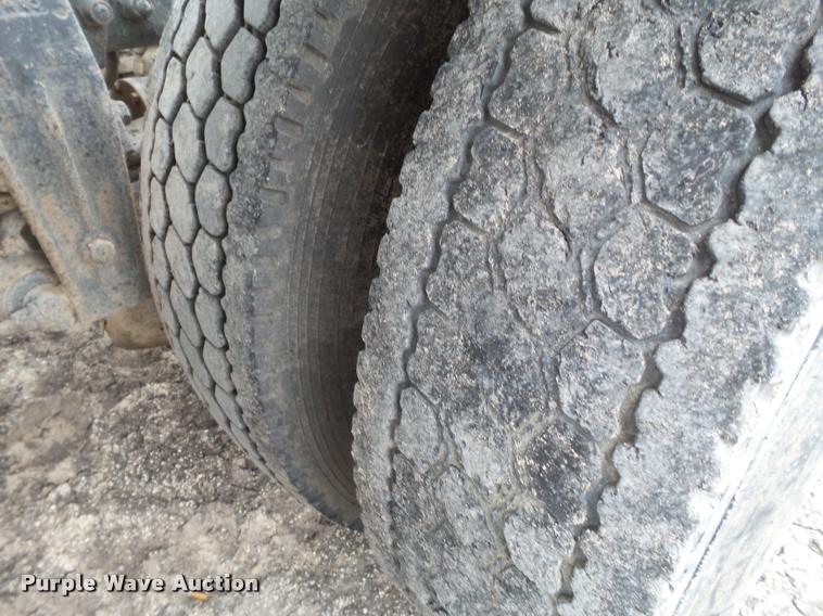 image for item L1537 1996 Peterbilt 378 semi truck