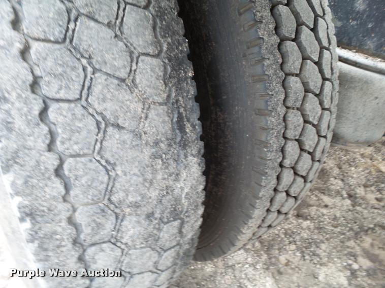 image for item L1537 1996 Peterbilt 378 semi truck