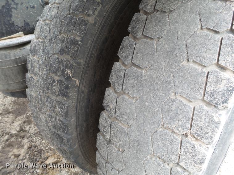 image for item L1537 1996 Peterbilt 378 semi truck