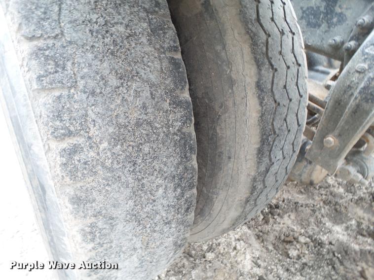 image for item L1537 1996 Peterbilt 378 semi truck