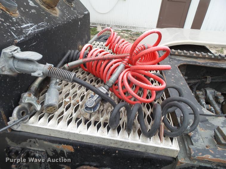 image for item L1537 1996 Peterbilt 378 semi truck