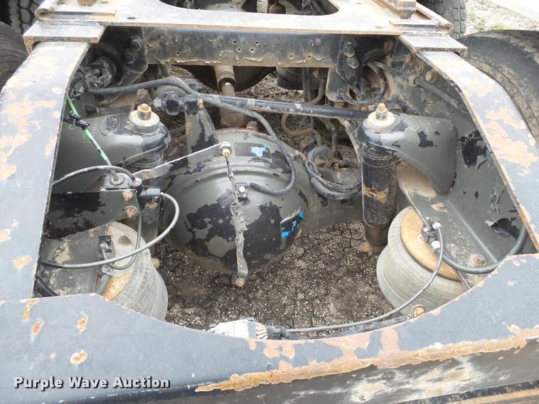 image for item L1537 1996 Peterbilt 378 semi truck