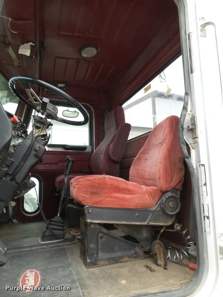 image for item L1537 1996 Peterbilt 378 semi truck