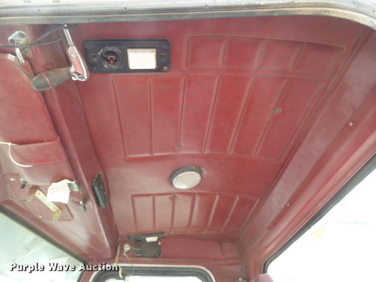 image for item L1537 1996 Peterbilt 378 semi truck