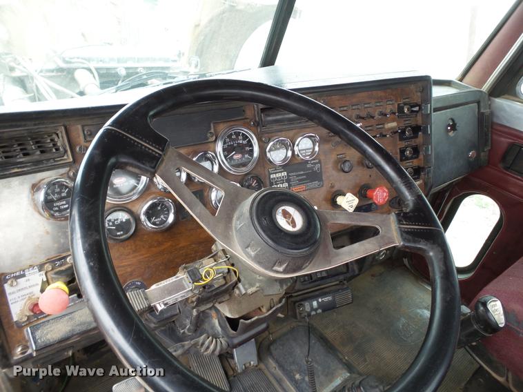 image for item L1537 1996 Peterbilt 378 semi truck