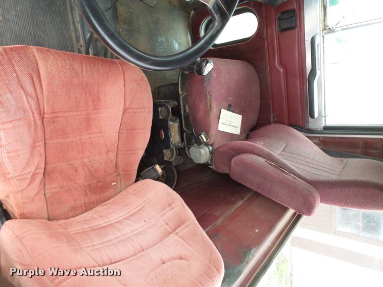 image for item L1537 1996 Peterbilt 378 semi truck