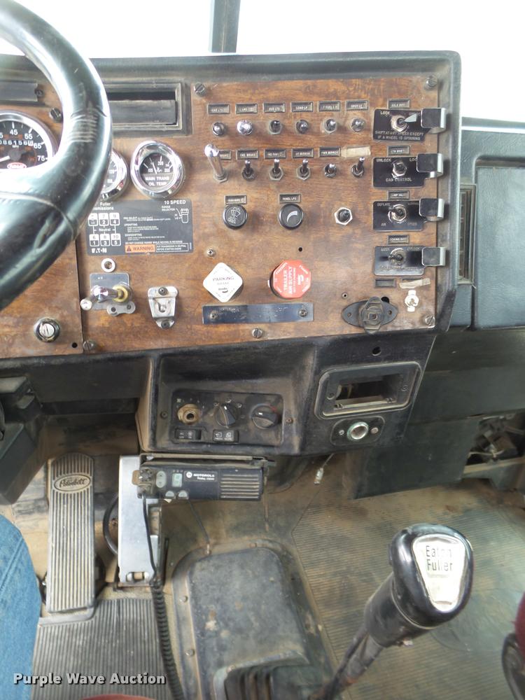 image for item L1537 1996 Peterbilt 378 semi truck