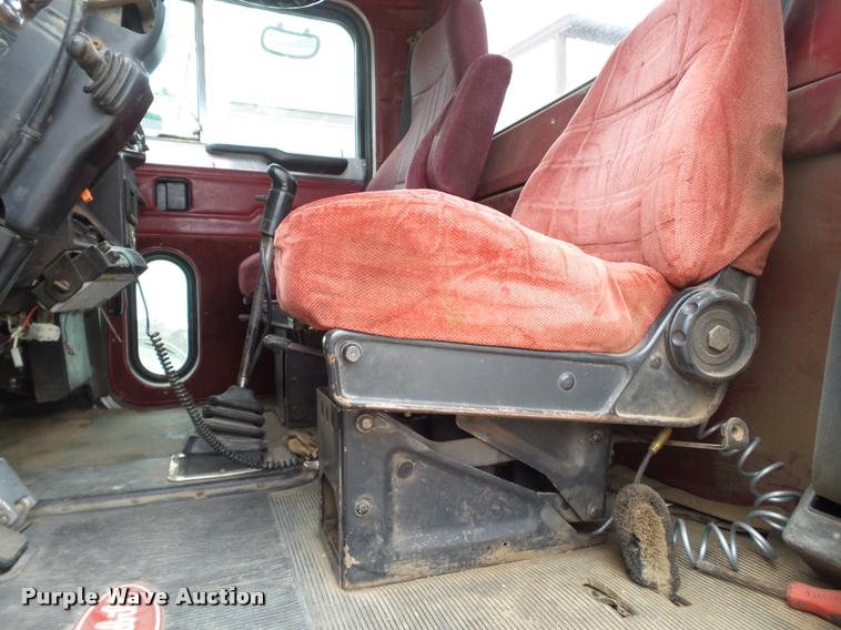 image for item L1537 1996 Peterbilt 378 semi truck