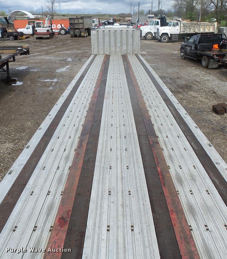 image for item L4663 2003 Wilson CF900 flatbed trailer