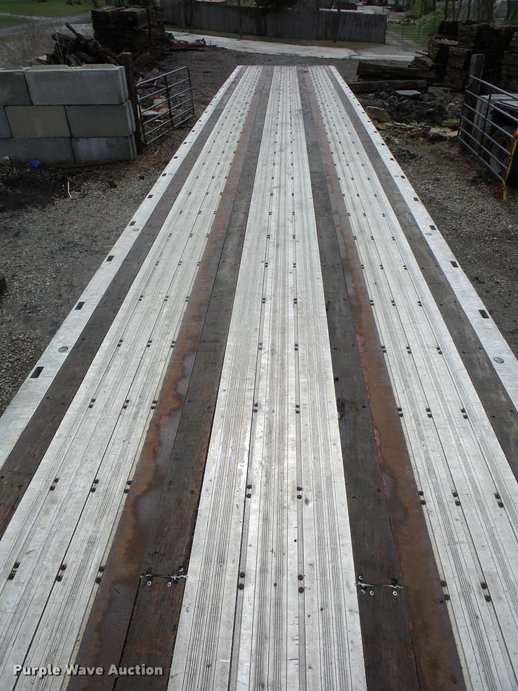 image for item L4663 2003 Wilson CF900 flatbed trailer