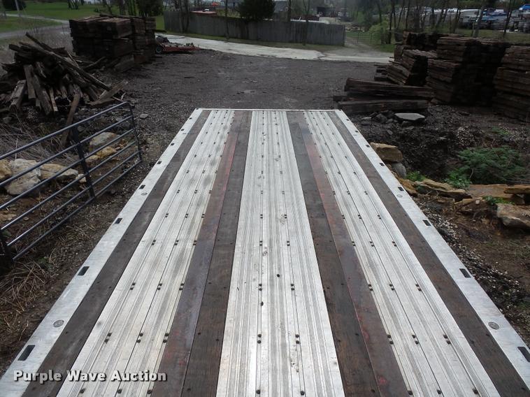 image for item L4663 2003 Wilson CF900 flatbed trailer