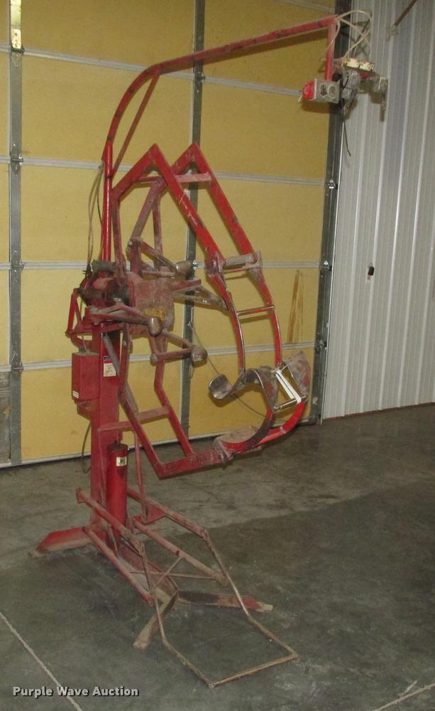 image for item AU9546 Branick EF tire spreader