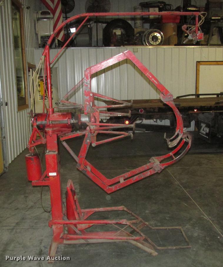 image for item AU9546 Branick EF tire spreader