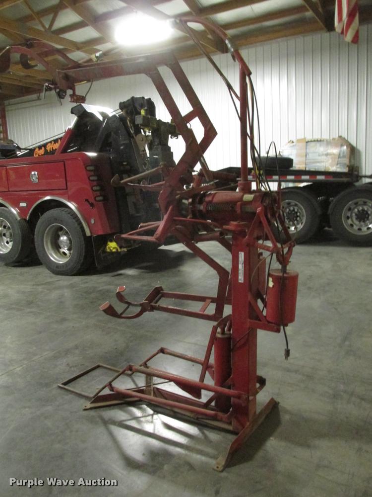 image for item AU9547 Branick EF tire spreader