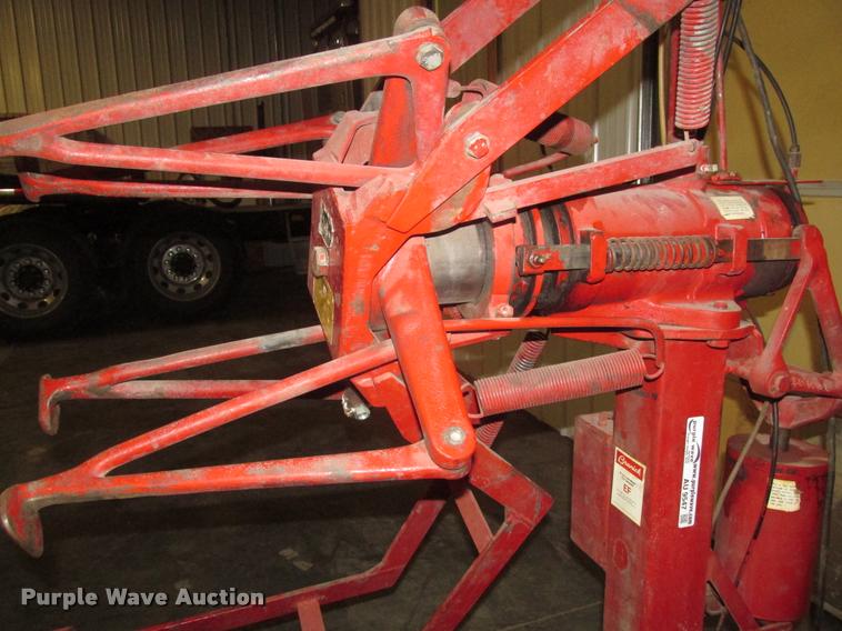 image for item AU9547 Branick EF tire spreader