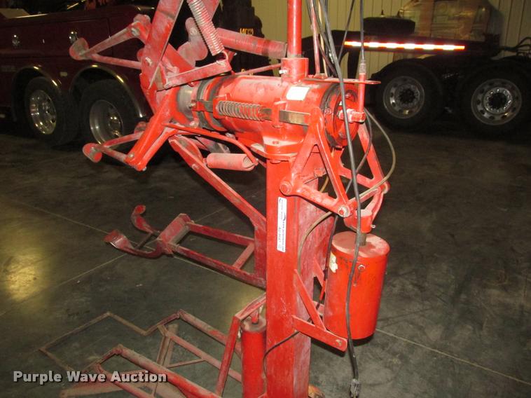 image for item AU9547 Branick EF tire spreader