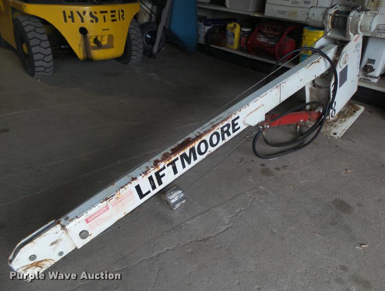 image for item AU9581 Lift Moore 2700 truck crane