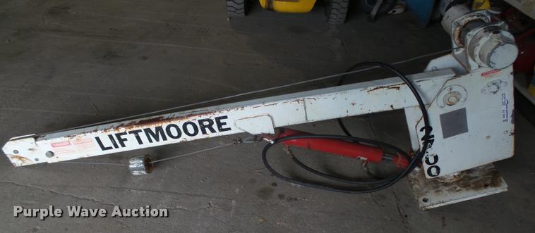 image for item AU9581 Lift Moore 2700 truck crane