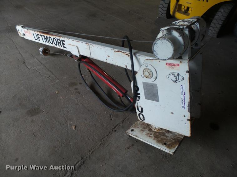 image for item AU9581 Lift Moore 2700 truck crane