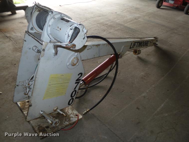image for item AU9581 Lift Moore 2700 truck crane