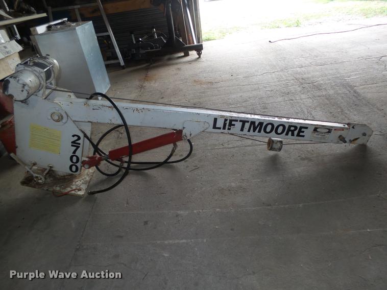 image for item AU9581 Lift Moore 2700 truck crane