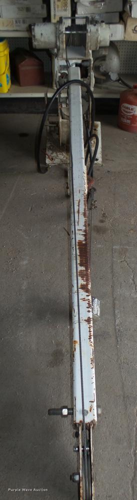 image for item AU9581 Lift Moore 2700 truck crane