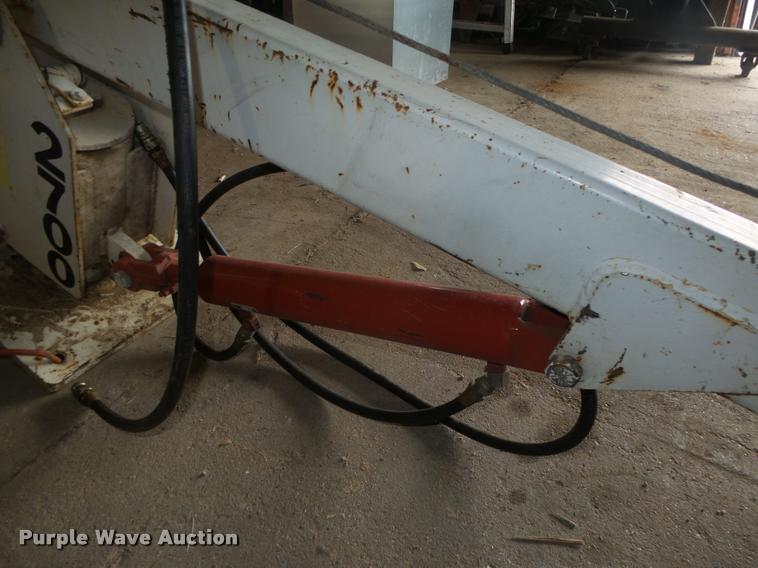 image for item AU9581 Lift Moore 2700 truck crane