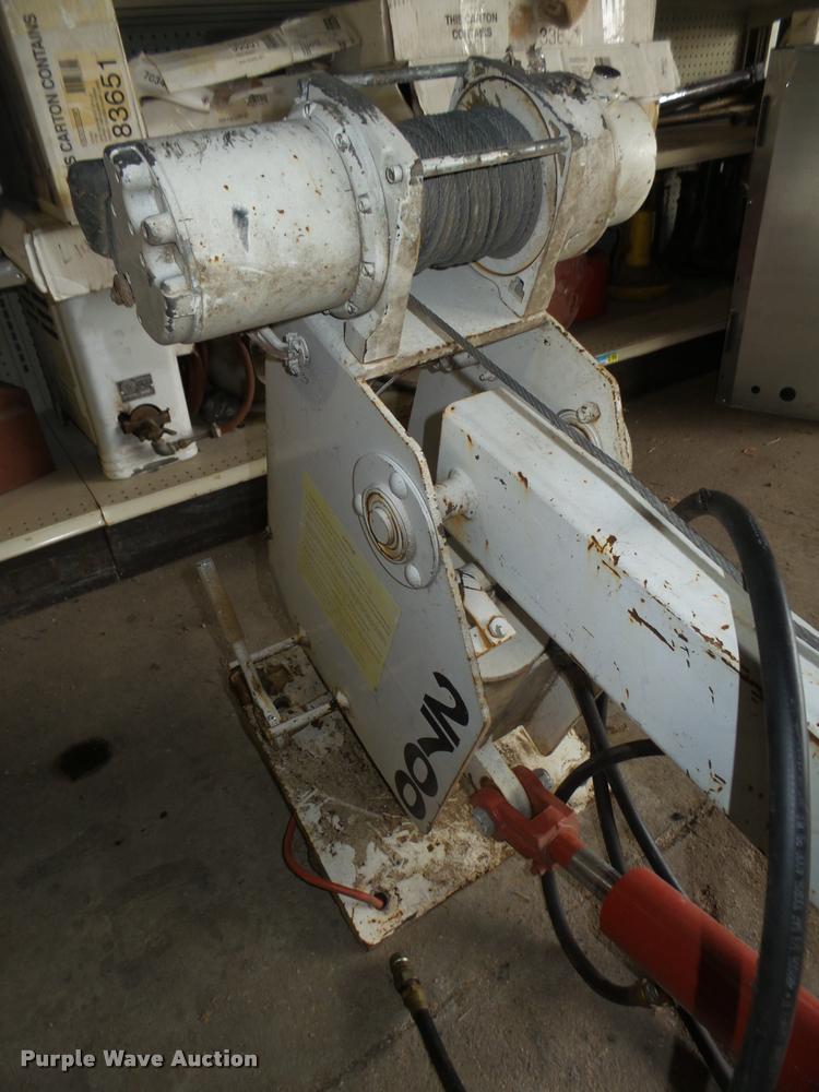 image for item AU9581 Lift Moore 2700 truck crane