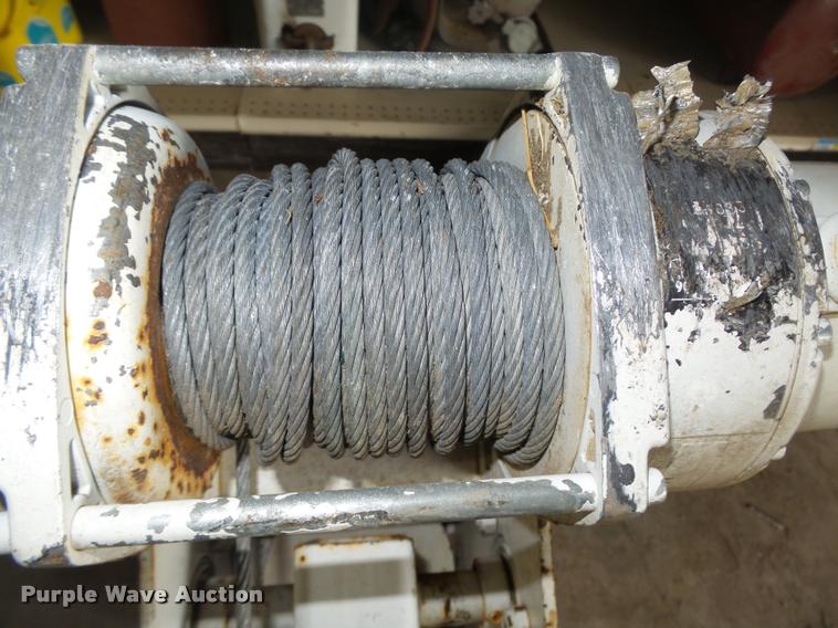 image for item AU9581 Lift Moore 2700 truck crane