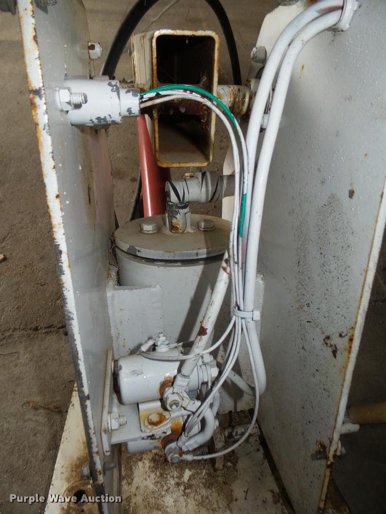 image for item AU9581 Lift Moore 2700 truck crane