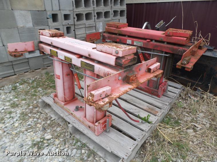 image for item AU9584 (2) Hunter rolling bridge jacks