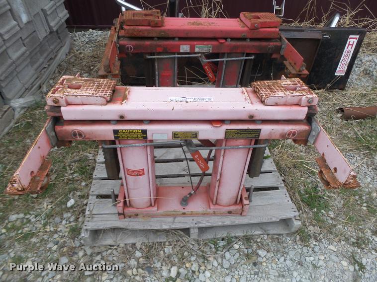 image for item AU9584 (2) Hunter rolling bridge jacks