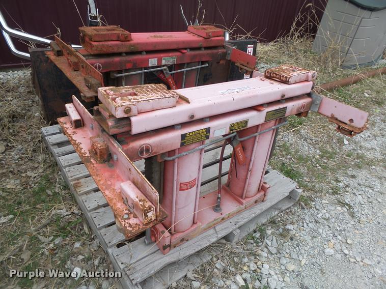 image for item AU9584 (2) Hunter rolling bridge jacks