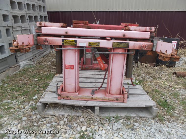 image for item AU9584 (2) Hunter rolling bridge jacks
