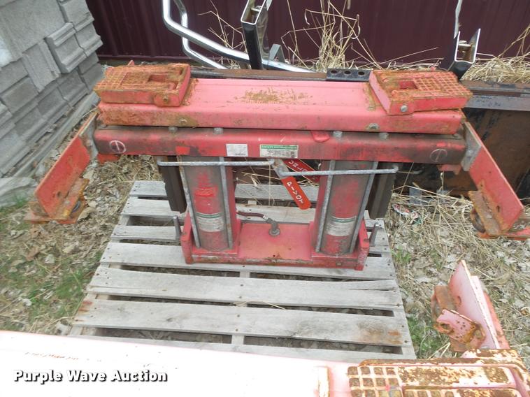 image for item AU9584 (2) Hunter rolling bridge jacks