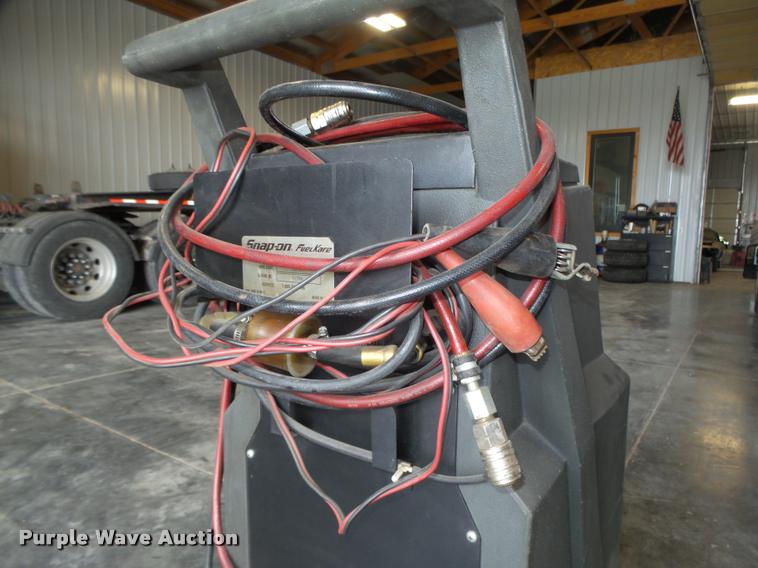 image for item AU9585 Snap-on EEFS305A Fuel Kare pressure vacuum tester