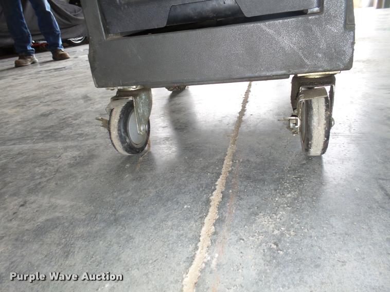 image for item AU9585 Snap-on EEFS305A Fuel Kare pressure vacuum tester