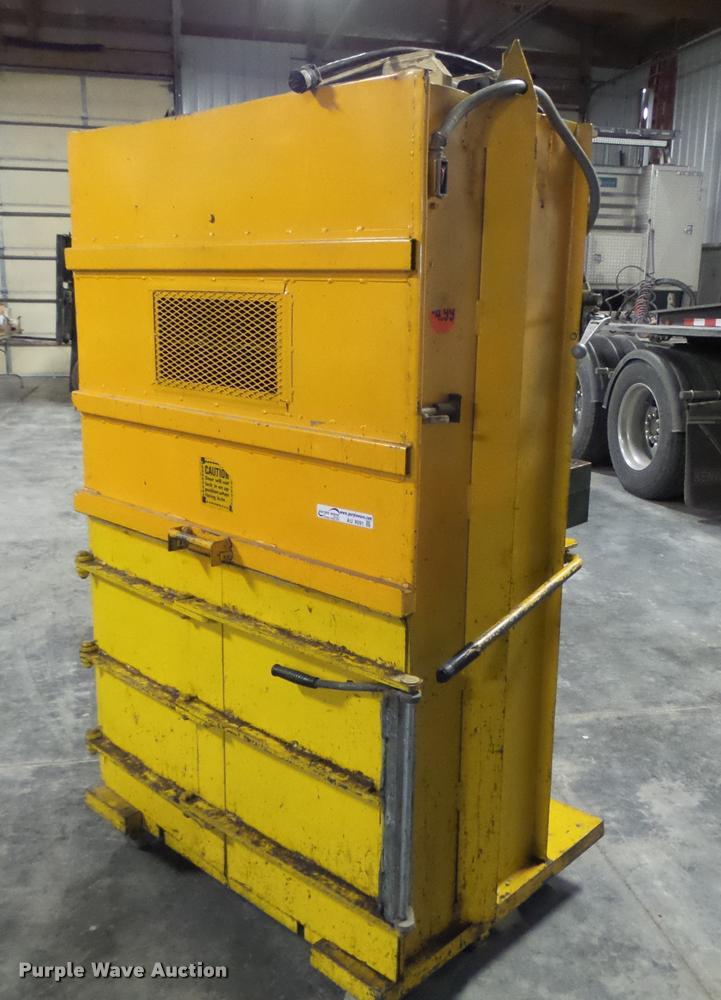 image for item AU9591 Vertec 2242 EA1 cardboard baler