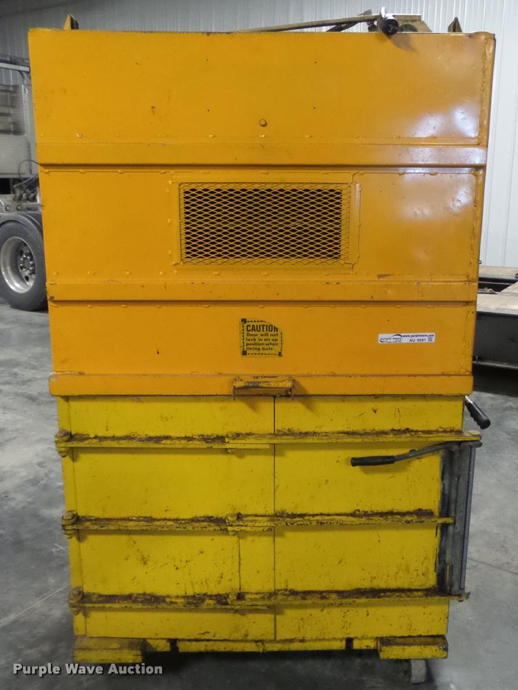 image for item AU9591 Vertec 2242 EA1 cardboard baler