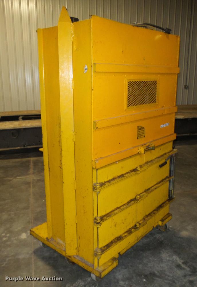 image for item AU9591 Vertec 2242 EA1 cardboard baler