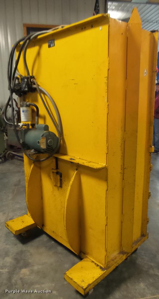 image for item AU9591 Vertec 2242 EA1 cardboard baler