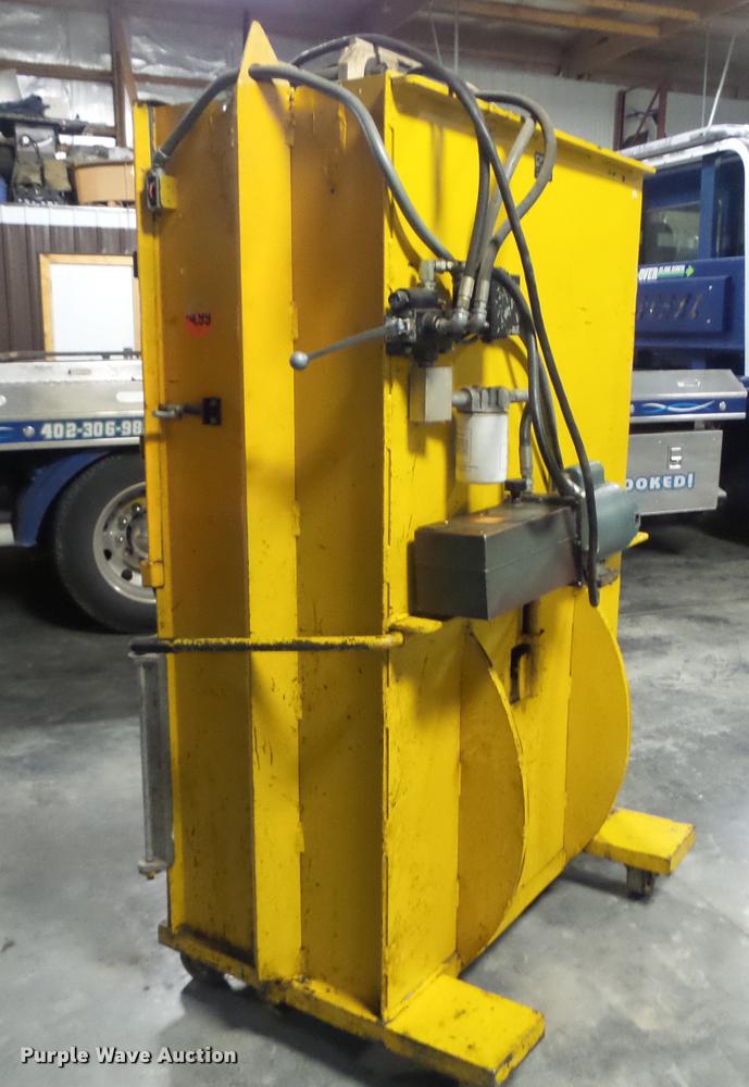 image for item AU9591 Vertec 2242 EA1 cardboard baler